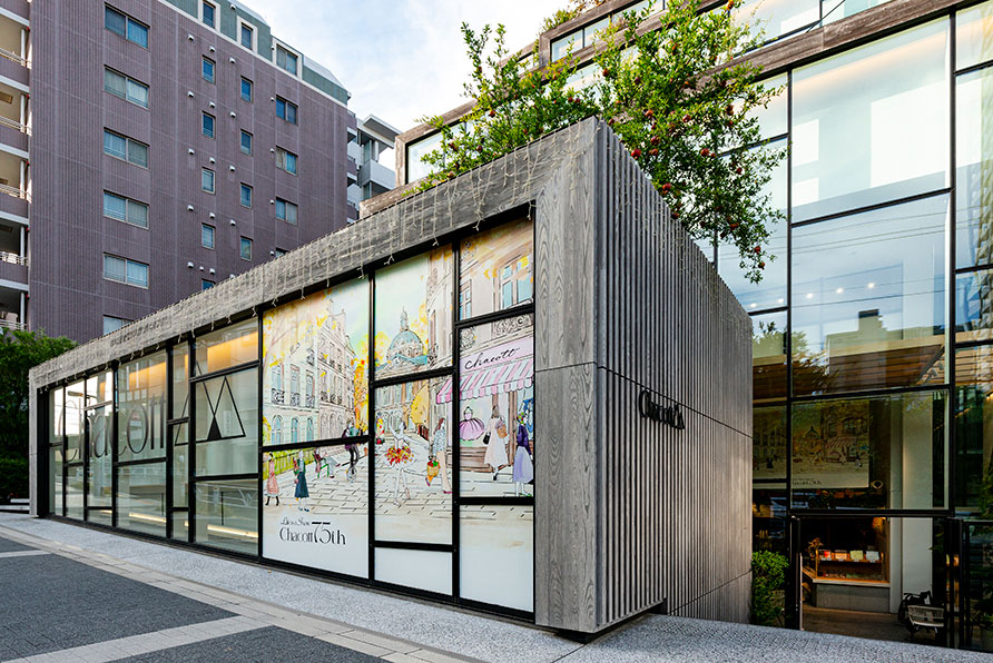 イラストレーター 山口 奈津さんとのコラボレーションイラストが代官山本店一面に
