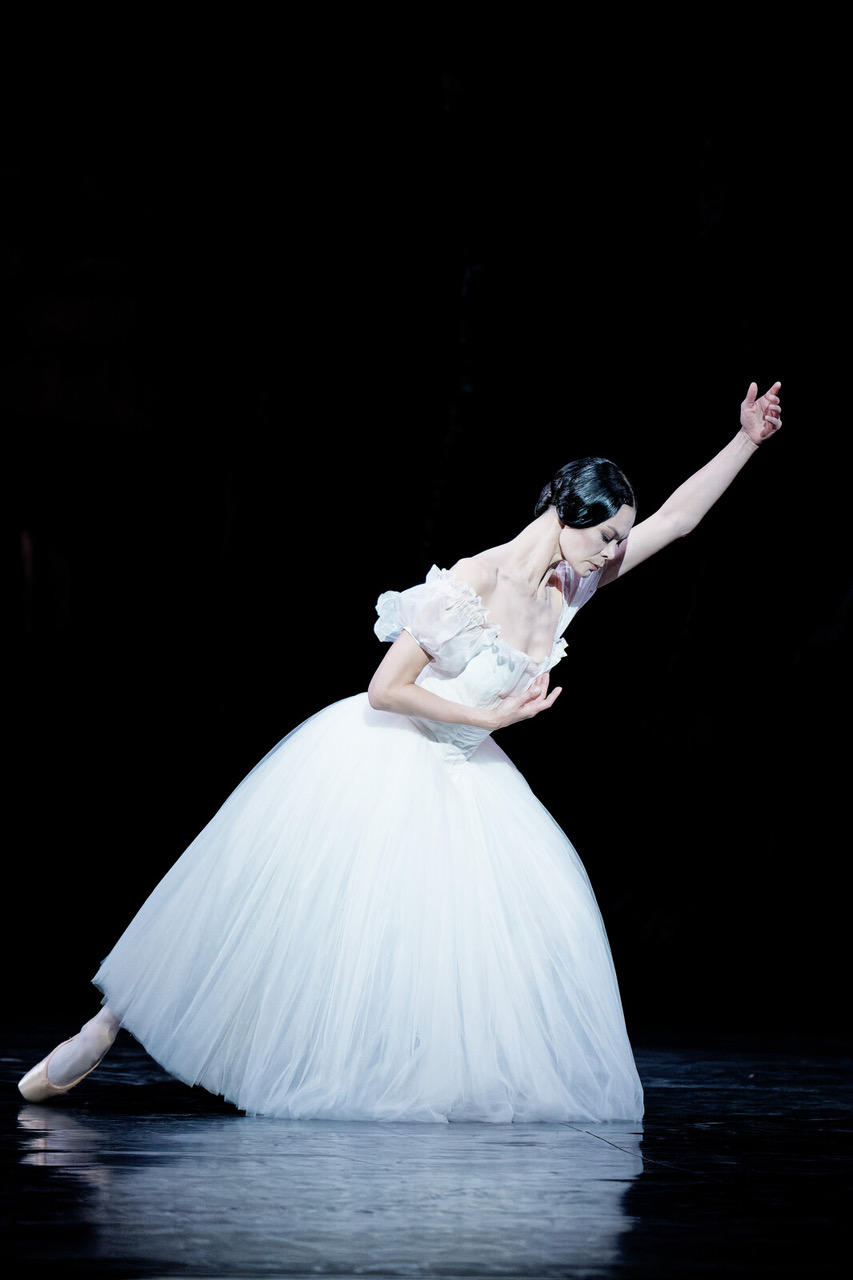 01_Agathe_Poupeney___Opera_national_de_Paris-GISELLE--Jean-CORALLI-Jules-PERROT--Alice-Renavand--Giselle----Agathe-Poupeney-OnP-2122-073-1600px.jpeg