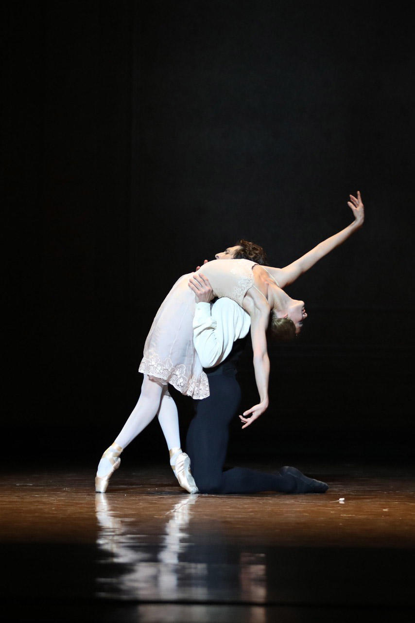 03_Svetlana_Loboff___Opera_national_de_Paris-La-Dame-aux-camelias---John-Neumeier---Armand-Duval--Mathieu-Ganio--et-Marguerite-Gautier---Leonore-Baulac---c--Sveltana-Loboff-201811-0317.jpg