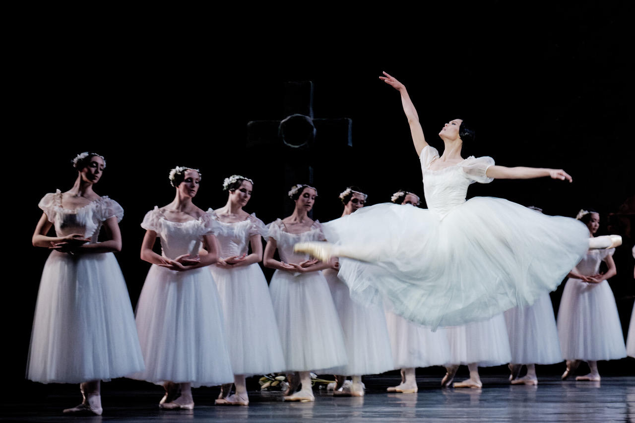 04_Agathe_Poupeney___Opera_national_de_Paris-GISELLE--Jean-CORALLI-Jules-PERROT--Alice-Renavand--Giselle----Agathe-Poupeney-OnP-2122-120_-1600px.jpeg