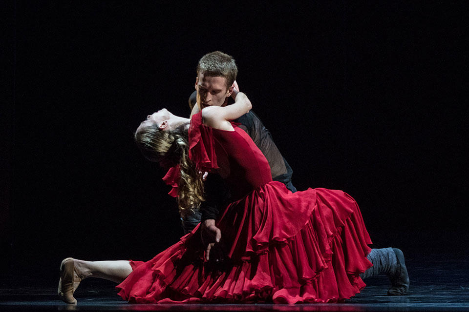 05_Ann_Ray_Opera_national_de_Paris-Carmen---Mats-Ek---Eleonora-Abbagnato-et-Simon-Le-Borgne----A.jpg