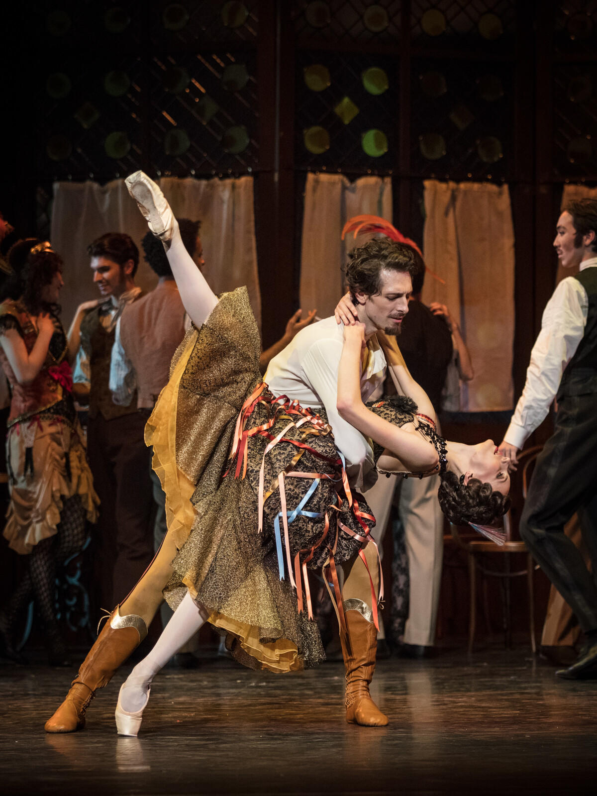 0777_MAYERLING_Kenneth-MacMillan_Bleuenn-Battistoni--Mitzi-Caspar--Mathieu-Ganio--Prince-Rodolphe-(C)Ann_Ray_Opera_national_de_Paris.JPG