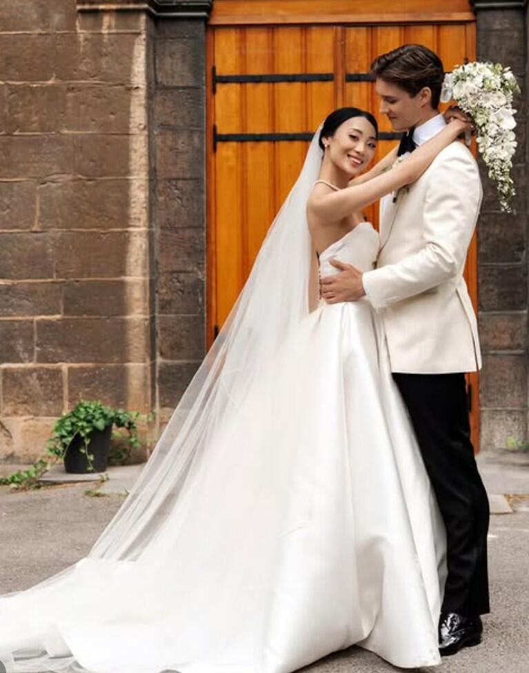 佐々木万璃子、ルーカス・ビヨルンボー・ブレンツロド