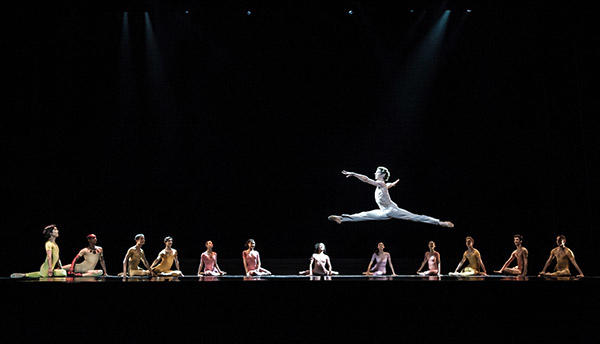 「愛が私に語りかけるもの」 (C)Béjart Ballet Lausanne/Anne Bichsel