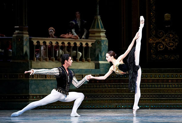 ヴィシニョーワと Marcelo Gomes and Diana Vishneva in Swan Lake - photo : (C) Nancy Ellison