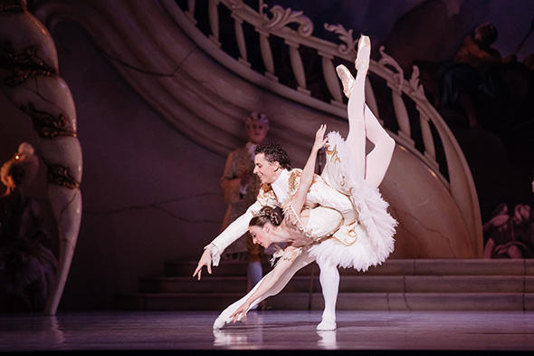 TAB Sleeping Beauty, Kevin Jackson & Lana Jones, Photo Daniel Boud