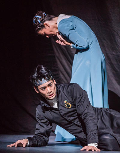 The Winter's Tale. Ryoichi Hirano as Leontes and Laura Morera as Paulina. © ROH, 2018. Photographed by Tristram Kenton.