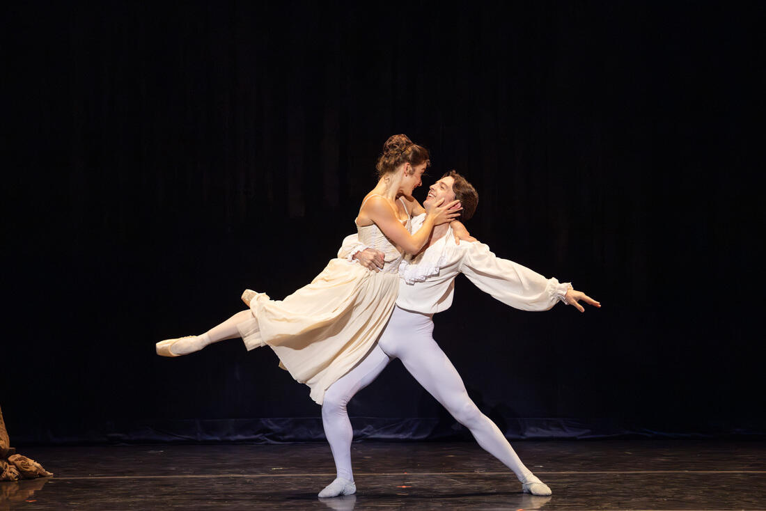 The Australian Ballet MANON（MacMillan） Benedicte Bemet and Joseph Caley © Daniel Boud （写真は他日公演です）