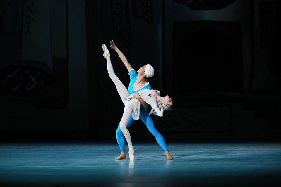 3_The-legend-of-love-by-Natasha-Razina-©-State-Academic-Mariinsky-Theatre-(8).jpg