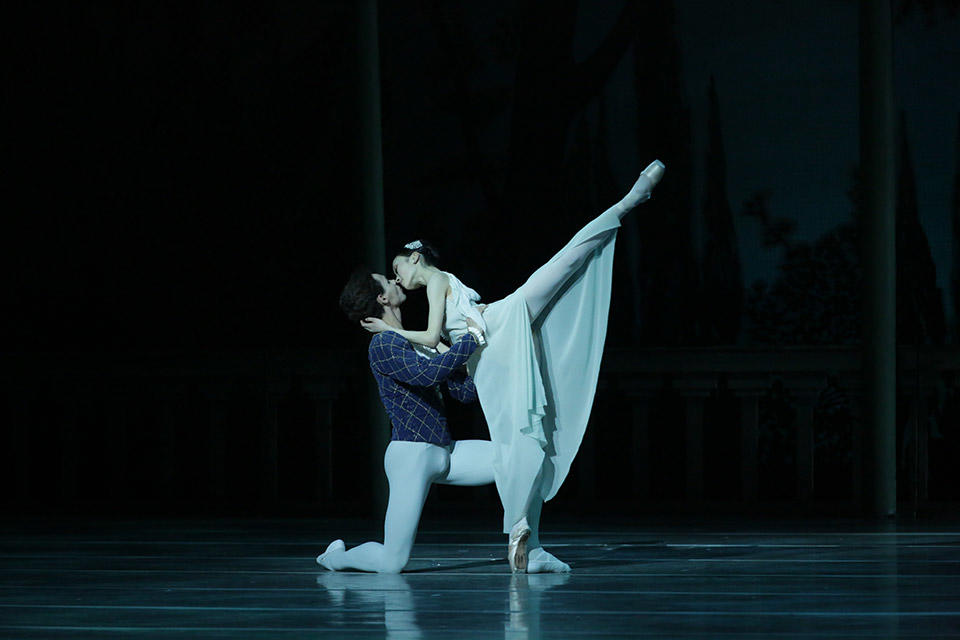 Romeo-and-Juliet-by-Natasha-Razina-©-State-Academic-Mariinsky-Theatre-(3).jpg