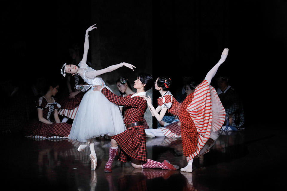 20200321_La-Sylphide_Y8A3759_Kanako-Oki_Yasuomi-Akimoto_Akira-Akiyama_photo_Kiyonori_Hasegawa.jpg