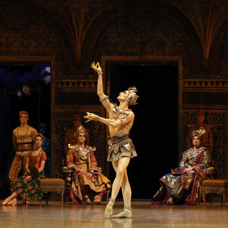 202012-LA-BAYADERE-Paul-Marque--L-Idole-doree---Svetlana-Loboff-OnP-1544.JPG-1600px.jpg