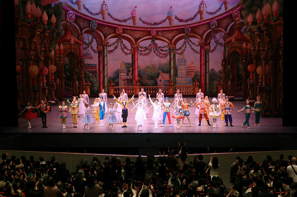 20201211_Nutcracker_Curtain-Call_1O4A0089_photo_Kiyonori-Hasegawa.jpg