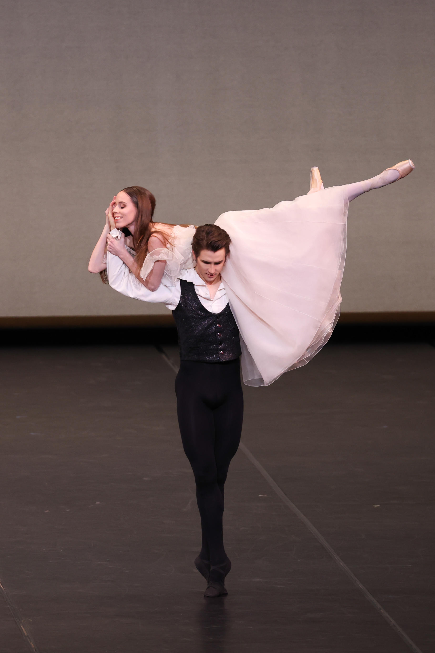 20220321_TheStuttgartBalletGala_Pas de deux from Act2 of Lady of the Camellias_David Moore_Elisa Badenes_0060_photo_Kiyonori Hasegawa.jpg