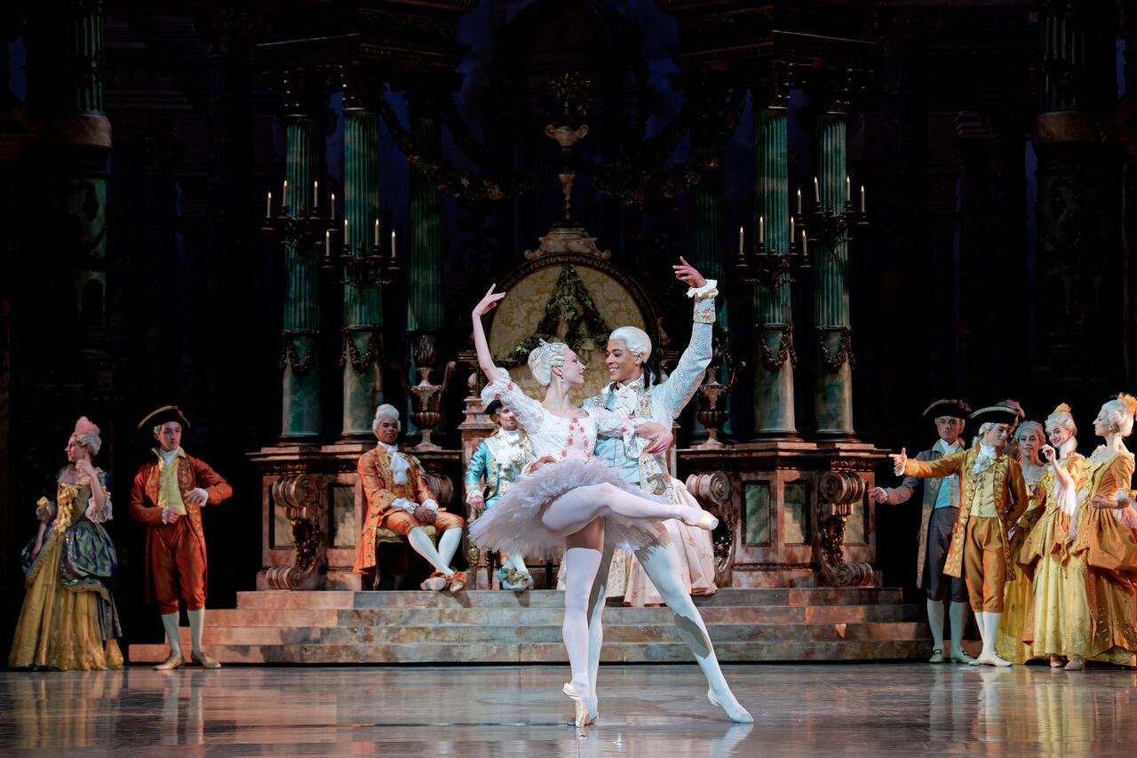 26662-Agathe_Poupeney___Opera_national_de_Paris-LA-BELLE-AU--BOIS-DORMANT--R.-NOUREEV---Bleuenn-Battistoni--Guillaume-Diop--c--Agathe-Poupeney-OnP-G506_.jpeg