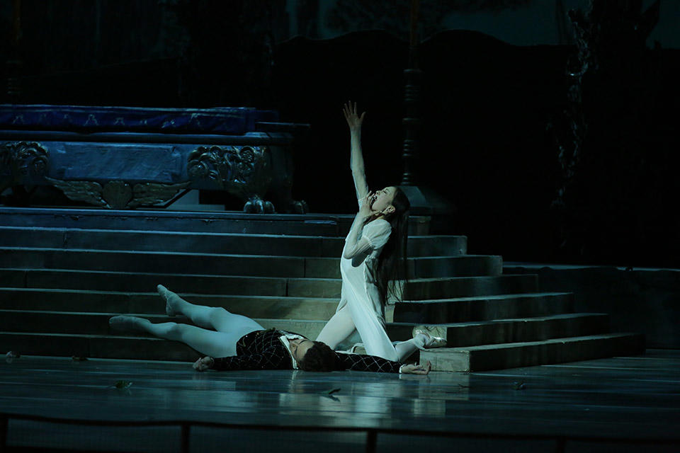 Romeo-and-Juliet-by-Natasha-Razina-©-State-Academic-Mariinsky-Theatre-(5).jpg