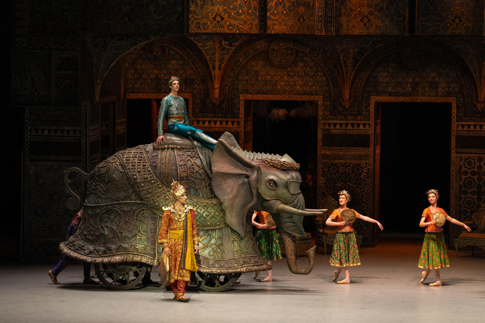 31050-Yonathan_Kellerman___OnP-LA-BAYADERE--Rudolf-Noureev---GLouvet--c-YKellerman-OnP-1377-1600px.JPG