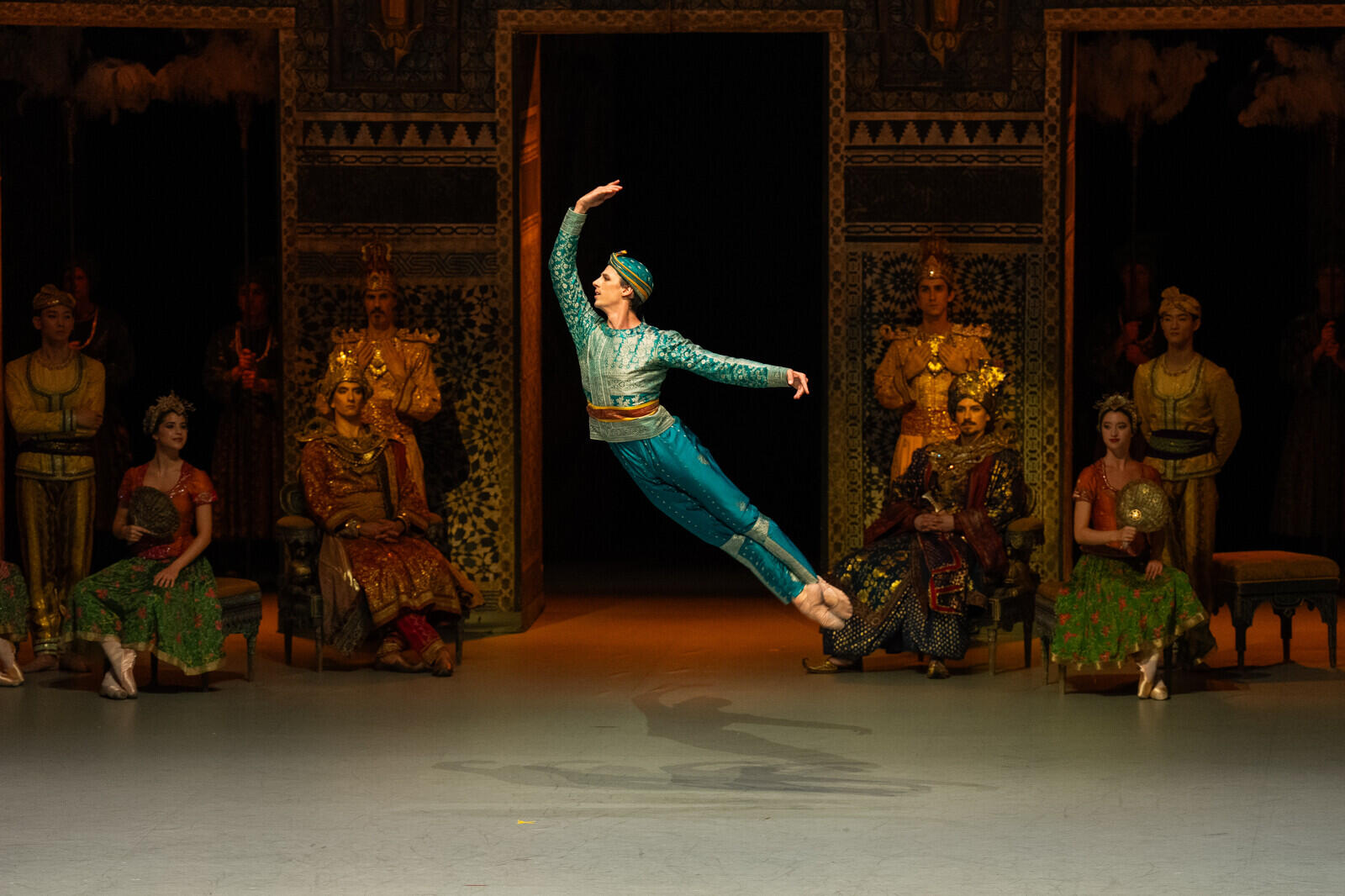 31051-Yonathan_Kellerman___OnP-LA-BAYADERE--Rudolf-Noureev---GLouvet--c-YKellerman-OnP-1499-1600px.JPG