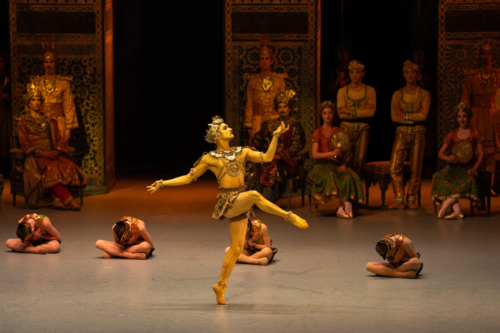 31056-Yonathan_Kellerman___OnP-LA-BAYADERE--Rudolf-Noureev---SWagman--c-YKellerman-OnP-1399-1600px.JPG