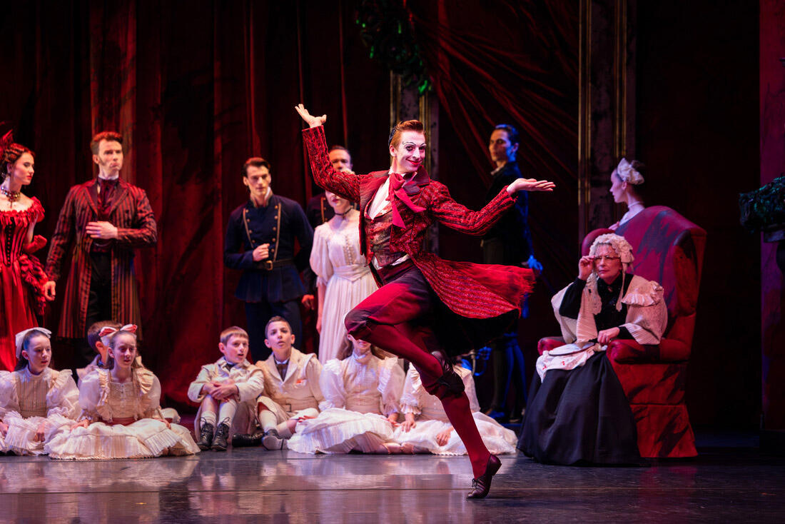 3377101-TAB-The-Nutcracker-(Wright)-Drew-Hedditch-Credit_Daniel-Boud.jpg