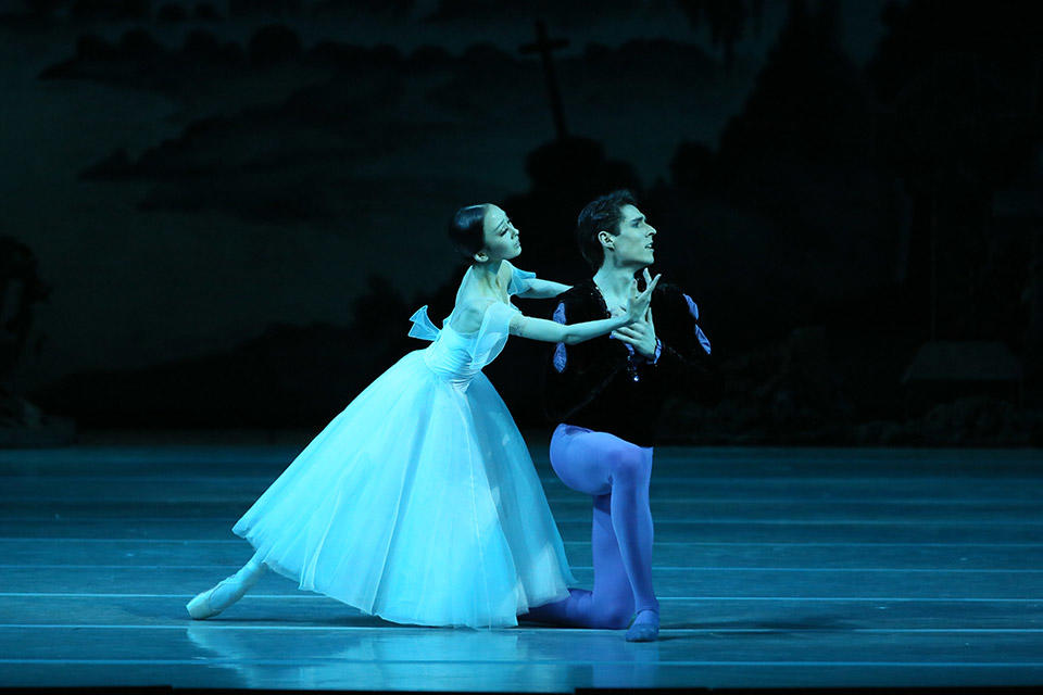 Giselle-by-Natasha-Razina-©-State-Academic-Mariinsky-Theatre-(16).jpg