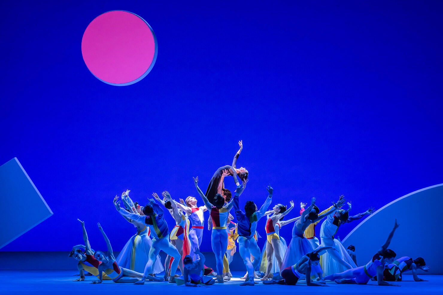 s1_An-American-in-Paris,-The-Royal-Ballet-©2025-Johan-Persson.jpg