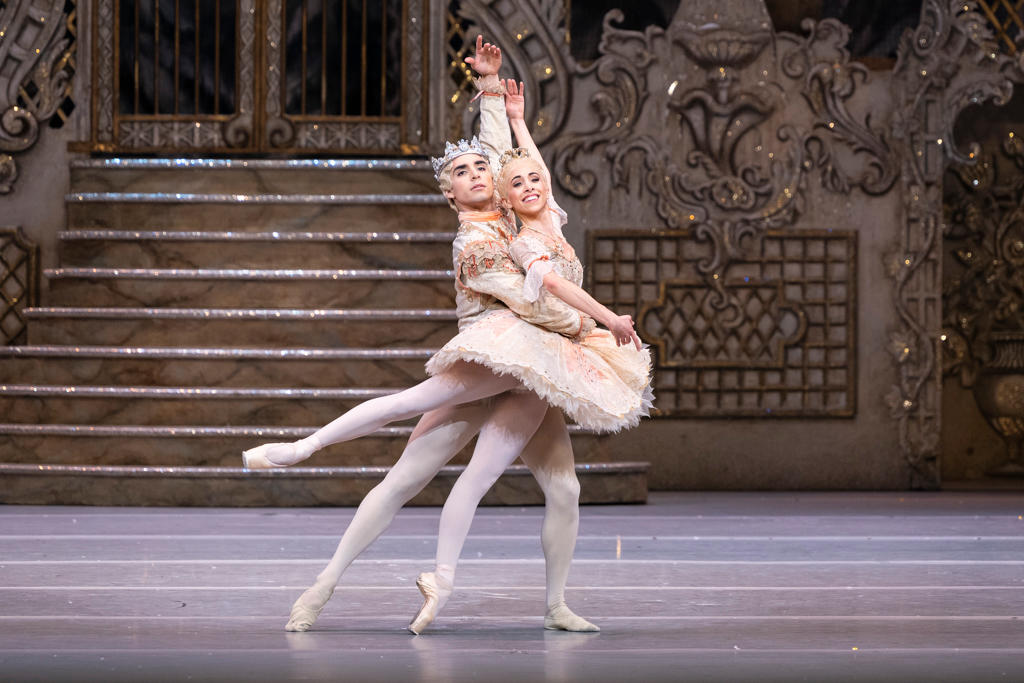 【ROH(1)】：くるみ割り人形 Cesar Corrales as the Prince and Yasmine Naghdi as the Sugar Plum Fairy in The Nutcracker, The Royal Ballet © 2021 ROH. Photograph by Foteini Christofilopoulou (1).jpg