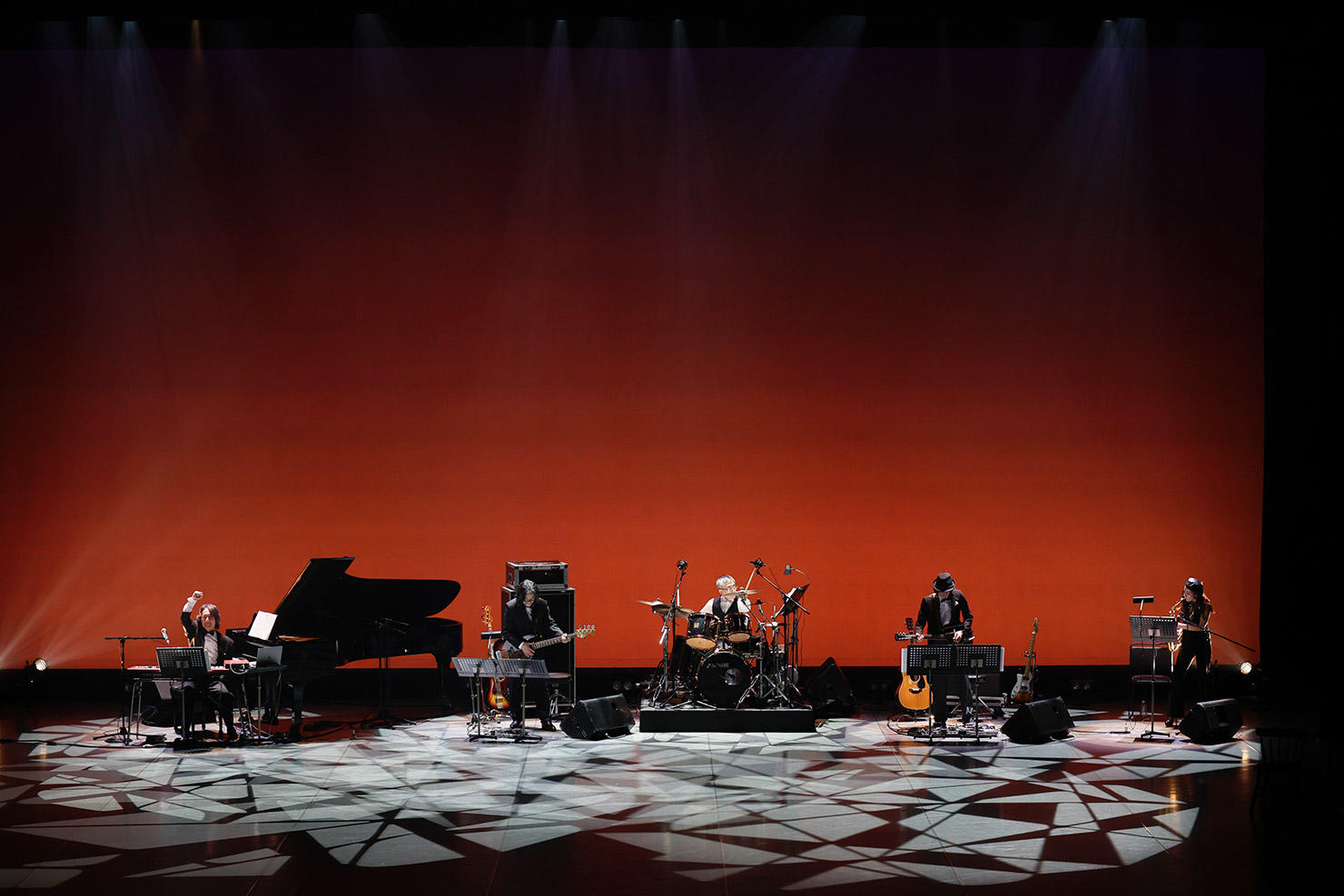 ４Toya-&-Friends-On-Stage-©Hidemi-Seto.jpg