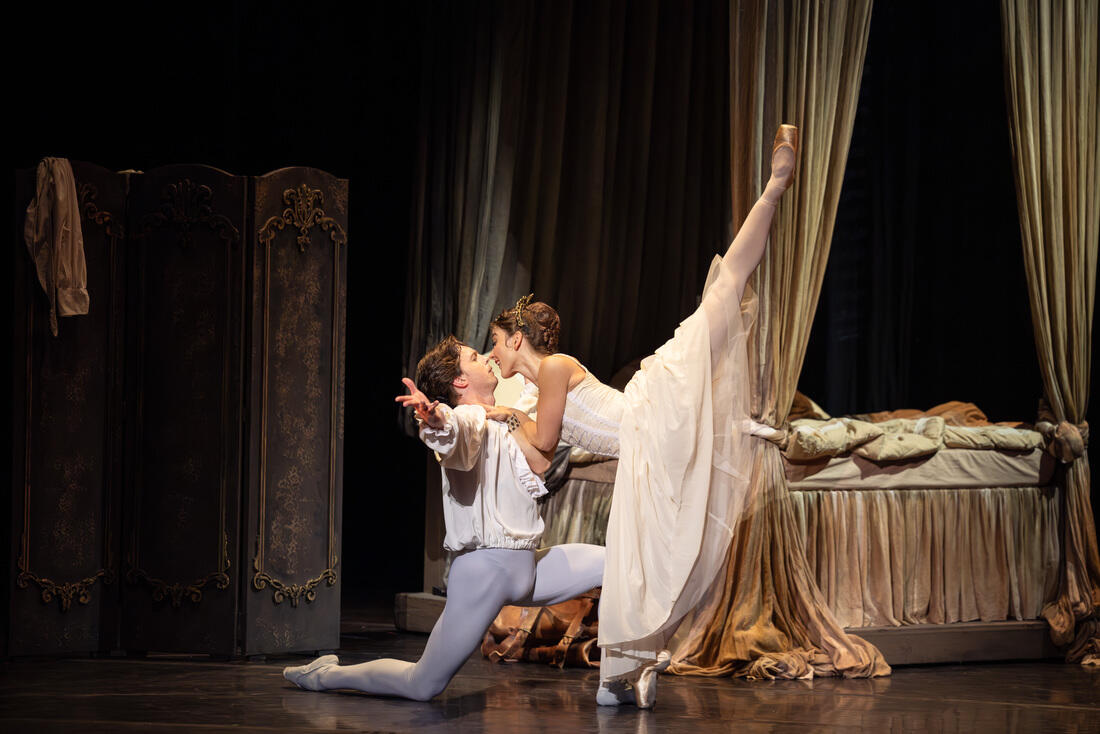 The Australian Ballet MANON（MacMillan） Benedicte Bemet and Joseph Caley © Daniel Boud （写真は他日公演です）