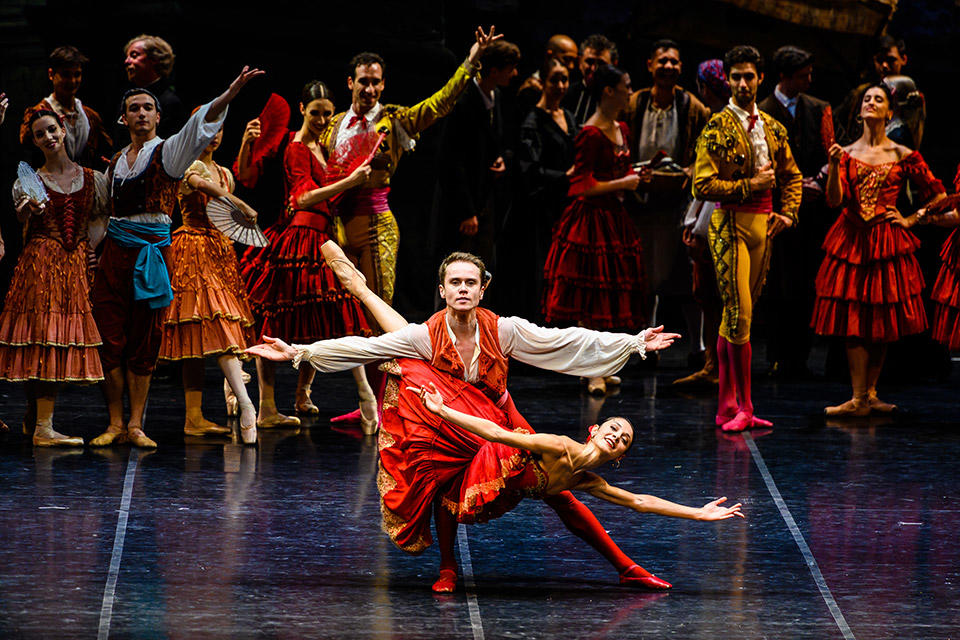 4_Nicoletta-Manni-as-Kitri-Leonid-Sarafanov-as-Basilio-La_Scala_Don_Quixote_QPAC-Photographer-Darren-Thomas__0137.jpg