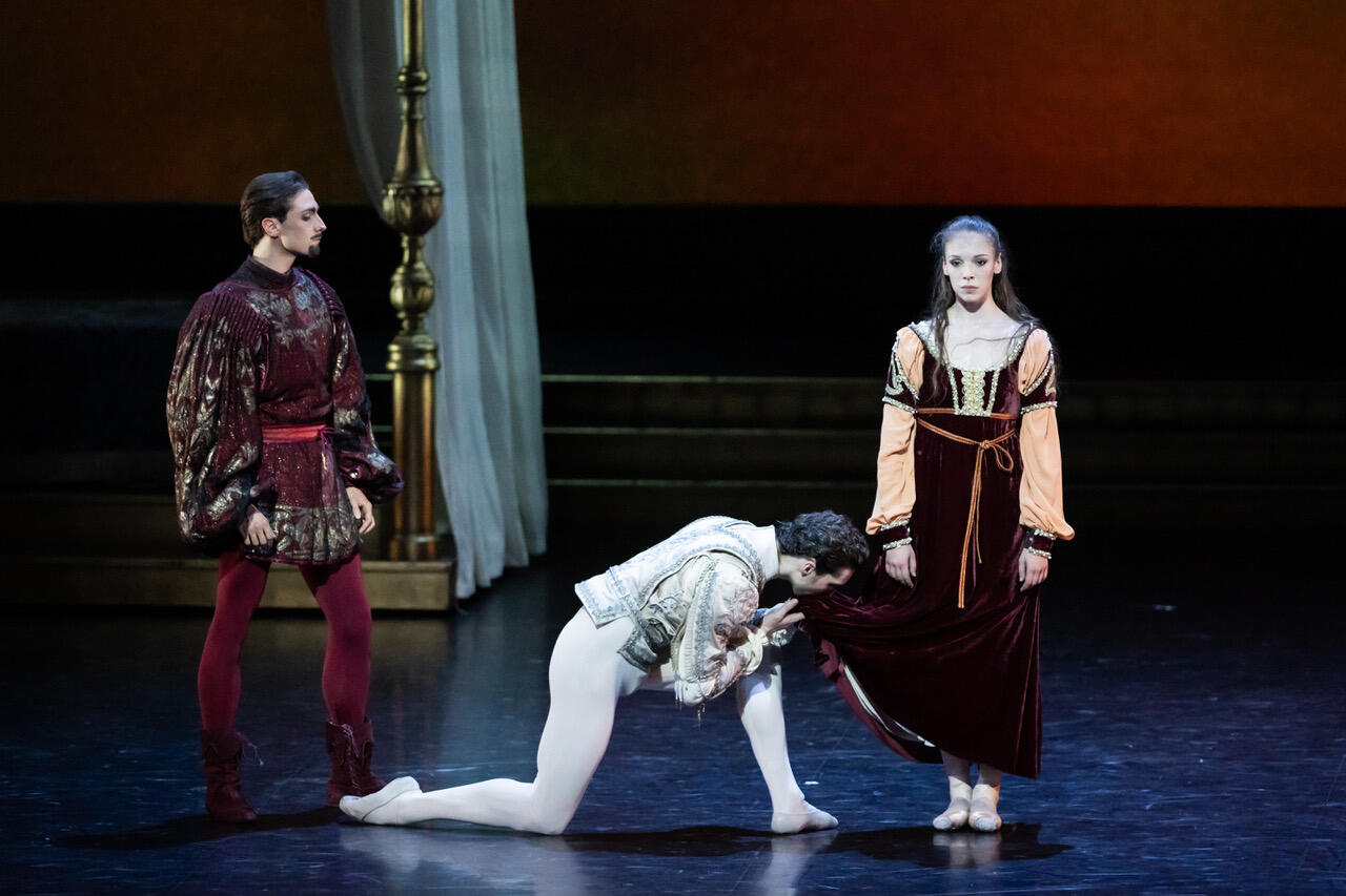 Roméo et Juliette (Rudolf Noureev), R Stojanov M Darlington L De Busserolles (c) Julien Benhamou OnP-1884.jpeg