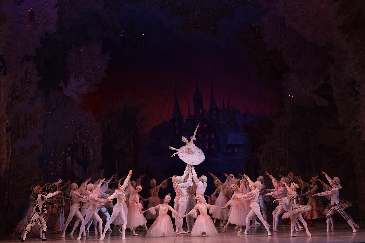 The-Nutcracker-by-Natasha-Razina_2021-©-Mariinsky-Theatr-(1).jpg