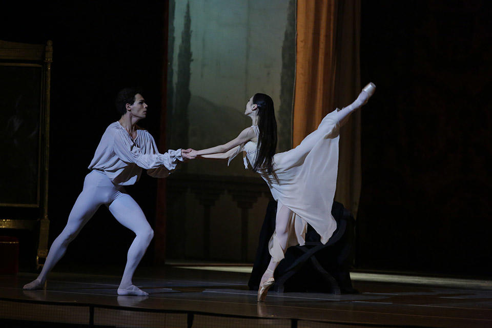 Romeo-and-Juliet-by-Natasha-Razina-©-State-Academic-Mariinsky-Theatre-(4).jpg