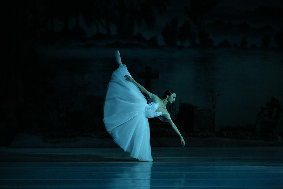 Giselle-by-Natasha-Razina-©-State-Academic-Mariinsky-Theatre-(9).jpg