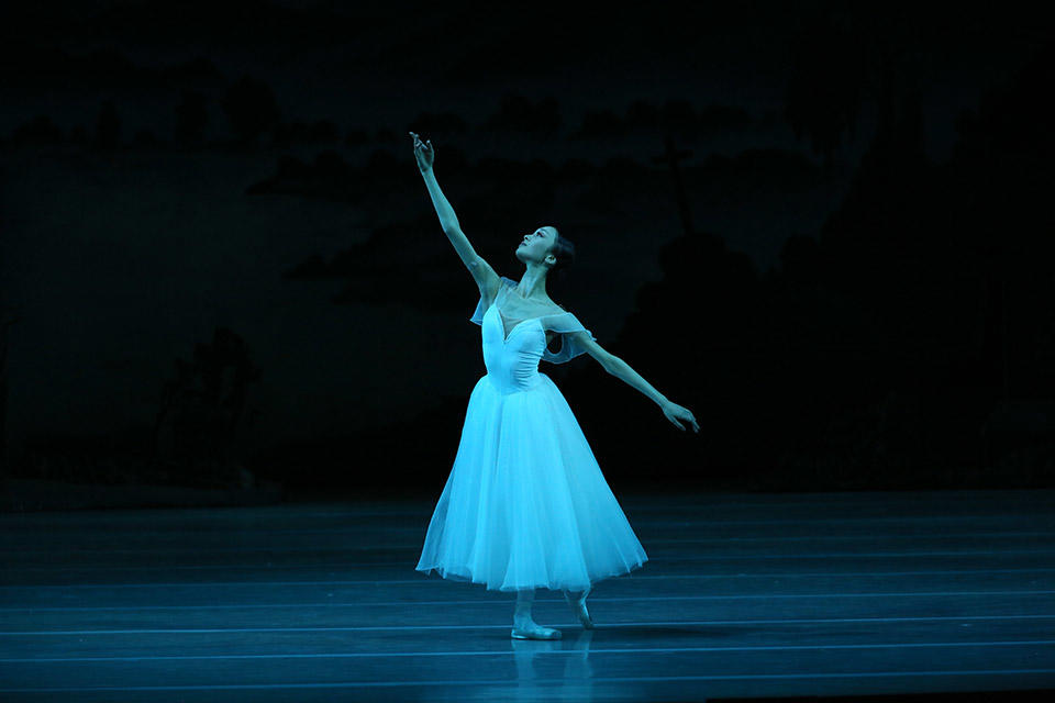 Giselle-by-Natasha-Razina-©-State-Academic-Mariinsky-Theatre-(14).jpg