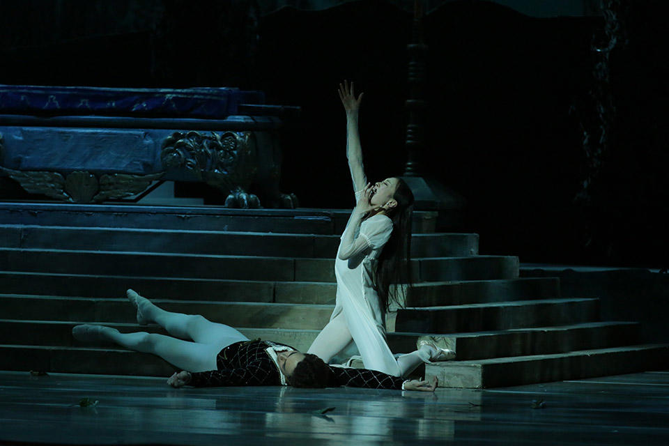 Romeo-and-Juliet-by-Natasha-Razina-©-State-Academic-Mariinsky-Theatre-(5).jpg