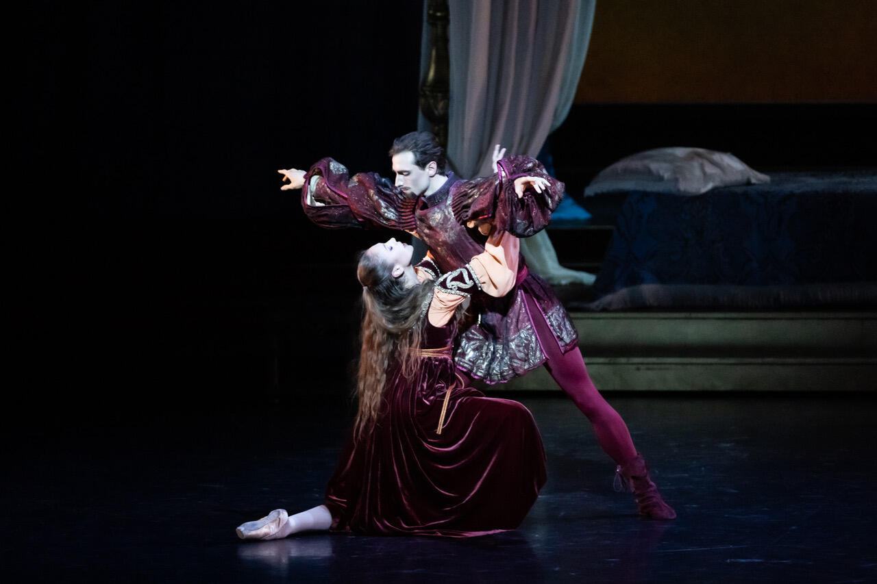 Roméo et Juliette (Rudolf Noureev), Roxane Stojanov L De Busserolles (c) Julien Benhamou OnP-1801.jpeg