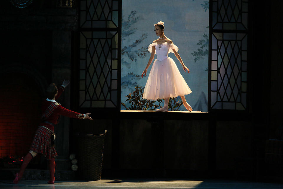 May-Nagahisa-in-La-Sylphide-by-Natasha-Razina-©-State-Academic-Mariinsky-Theatre-(4).jpg