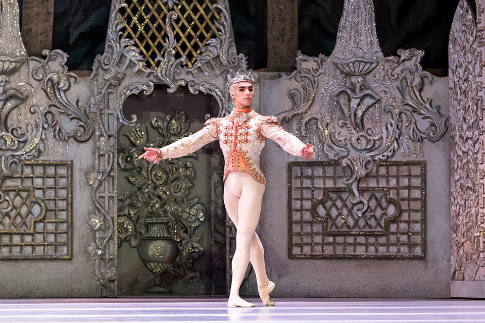 Cesar-Corrales-as-the-Prince-in-The-Nutcracker,-The-Royal-Ballet-©-2021-ROH.-Photograph-by-Foteini-Christofilopoulou.jpg