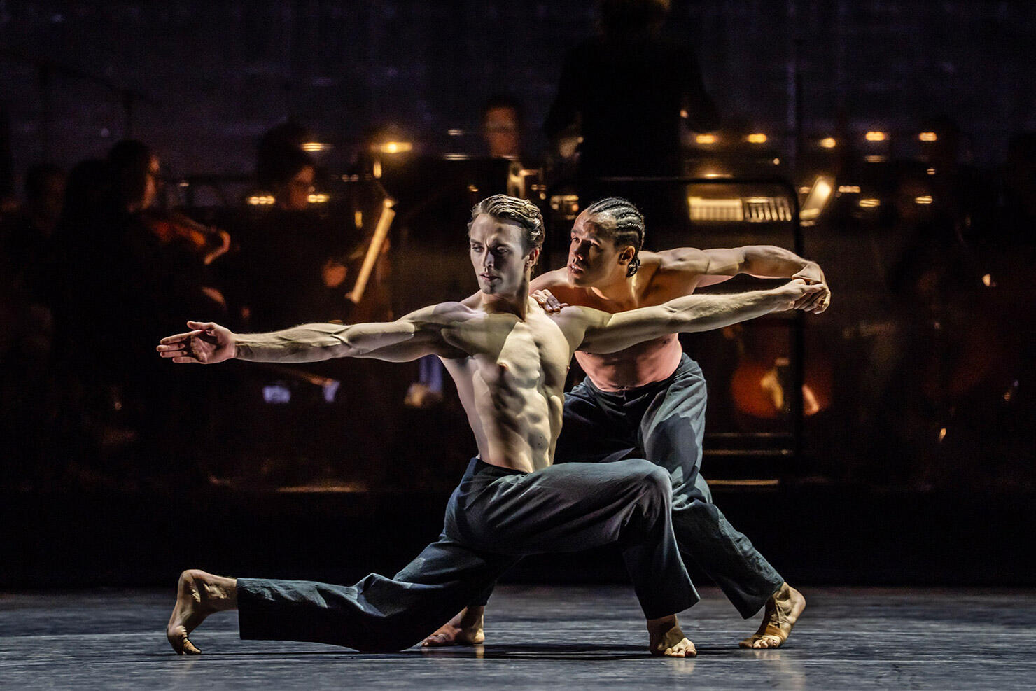 m_Us,-Matthew-Ball-and-Joseph-Sissens-©2025-Johan-Persson.jpg