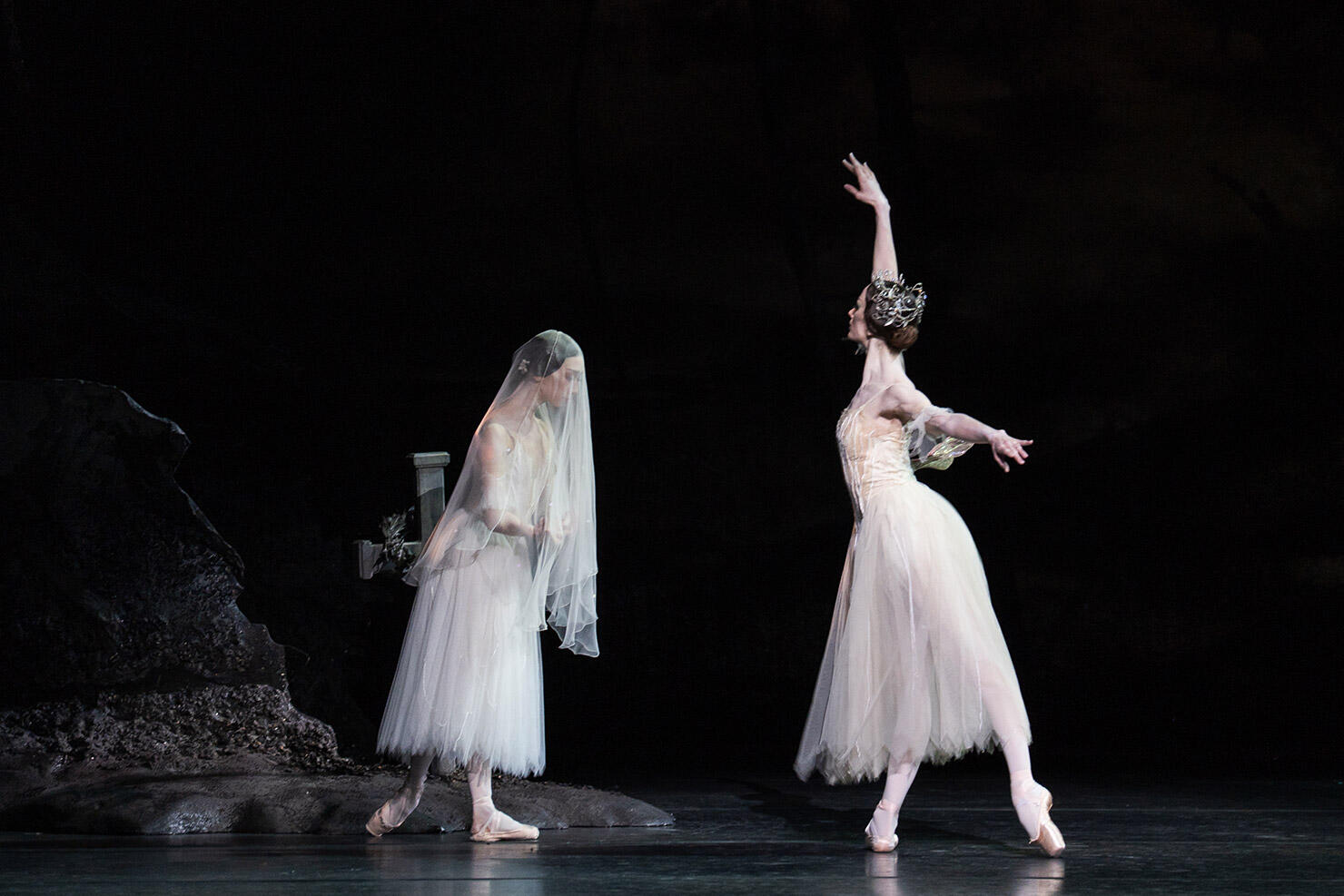 Akane-Takada-as-Giselle-and-Annette-Buvoli-as-Myrtha-in-Peter-Wright_s-production-of-Giselle-©2026-RBO.-Photographed-by-Andrej-Uspenski.jpg