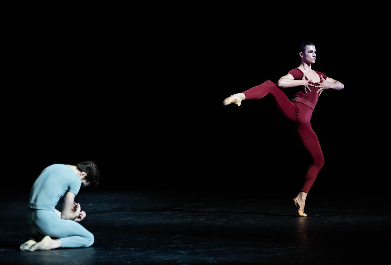 Le Chant du compagnon errant (Maurice Béjart), Enzo Saugar, Antoine Kirscher © Julien Benhamou OnP_DSC6662.jpeg