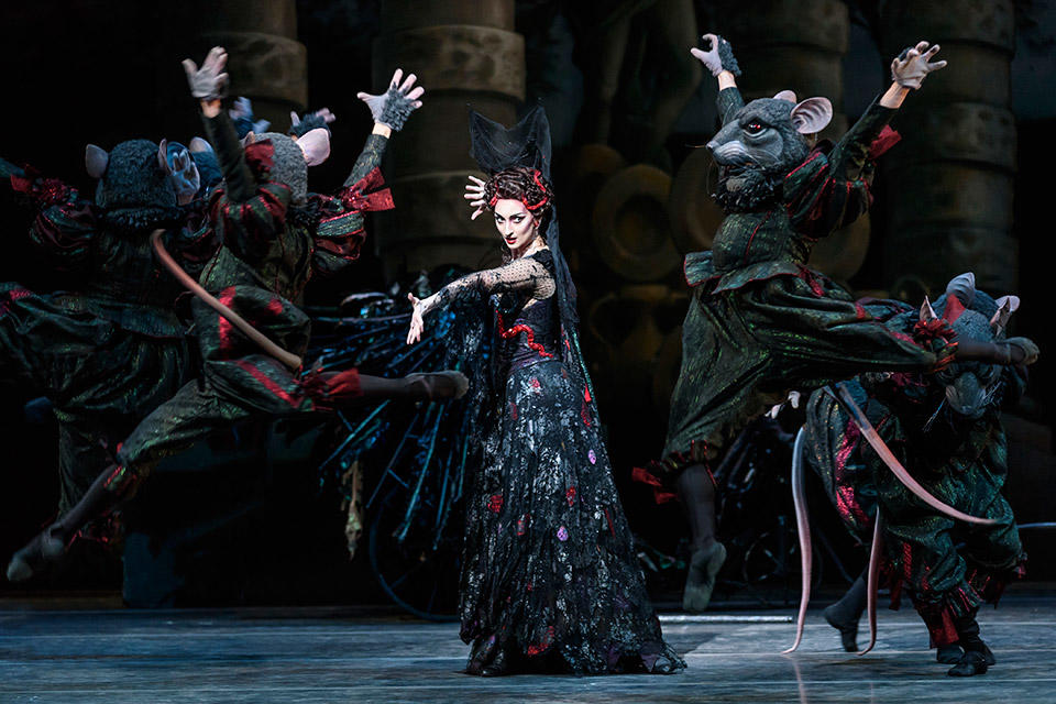 Christina-Arestis-as-Carabosse----and-artists-of-The-Royal-Ballet-in-The-Sleeping-Beauty,-The-Royal-Ballet-©-2017-ROH.-Photograph-by-Bill-Cooper.jpg