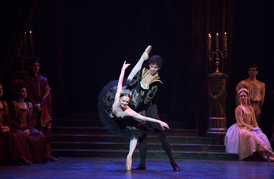 Jurgita-Dronina-and-Isaac-Hernandez-in-Swan-Lake-©-Laurent-Liotardo.jpg