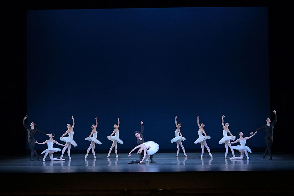 「シンフォニー・イン・C」第2楽章　Symphony in C, Choreography by George Balanchine, © The George Balanchine Trust.