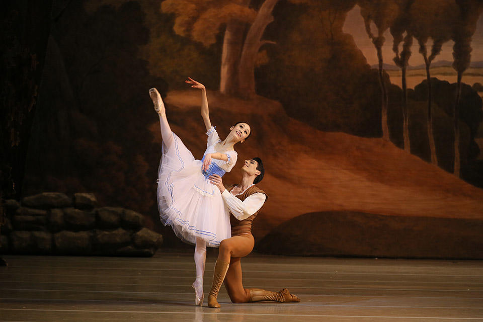 Giselle-by-Natasha-Razina-©-State-Academic-Mariinsky-Theatre-(4).jpg