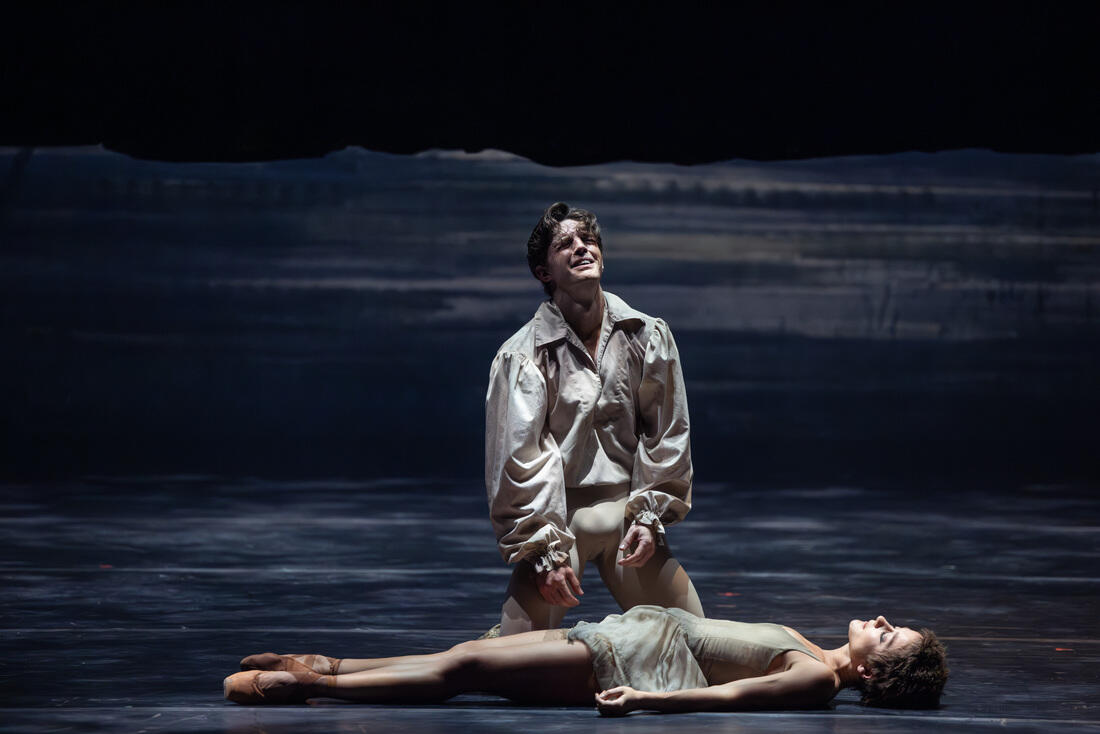 The Australian Ballet MANON（MacMillan） Joseph Caley and Benedicte Bemet Joseph © Daniel Boud