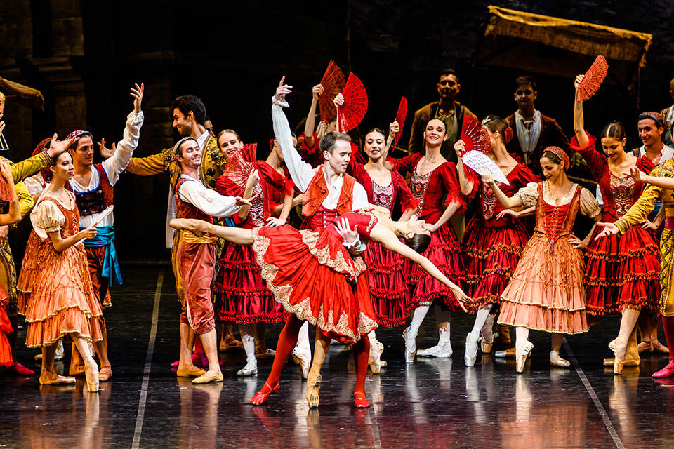 9_Nicoletta-Manni-as-Kitri-Leonid-Sarafanov-as-Basilio-La_Scala_Don_Quixote_QPAC-Photographer-Darren-Thomas_0104.jpg