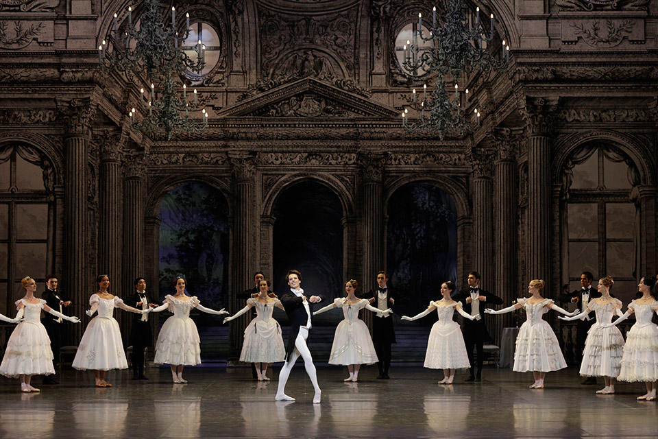 9_Svetlana_Loboff___Opera_national_de_Paris-2021-10-3007_LE-ROUGE-ET-LE-NOIR_Pierre-Lacotte_Germain-Louvet--Julien-Sorel-.jpg