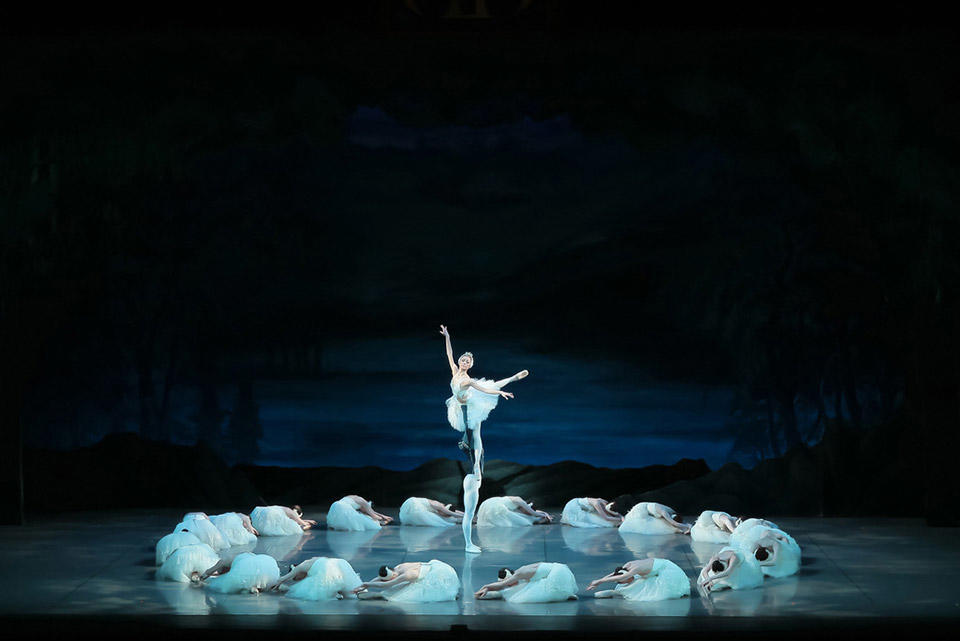 Act.2_SwanLake_80079.jpg